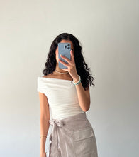 Load image into Gallery viewer, Off shoulder top
